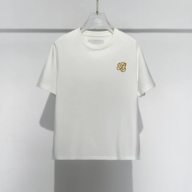 Lv 25Ss春夏新款棉质圆领短袖T恤 胸前重工刺绣 优质纯棉面料定制 标准版型 黑 白 2色 男女同款 码数：S M L Xl Xxl
