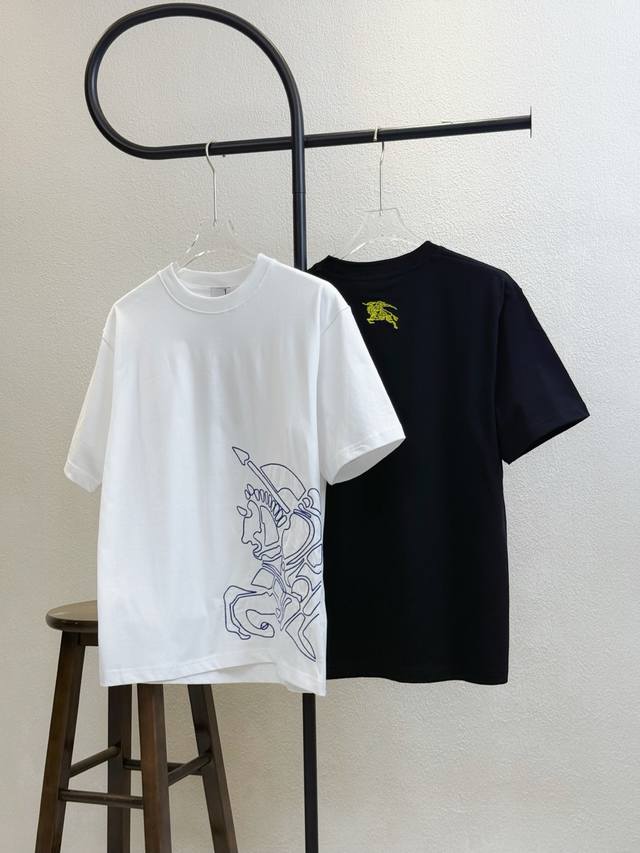 款号X206 Burberry巴宝莉侧边战马Logo刺绣圆领短袖 情侣同款 全套包装 三标齐全 区别市场通货 随意对比 纯棉280克高克重32支双纱 不起球 不
