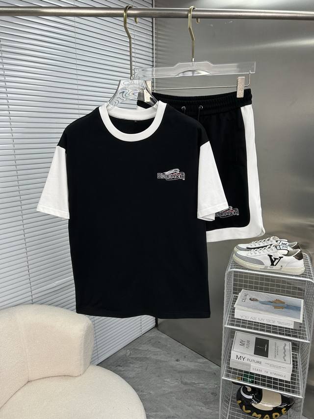 Balenciaga巴黎世家 2025Ss圆领短袖短裤套装 纯棉面料上身不会闷热，爽滑舒适的亲肤效果更加透气，面料自带肌理感 经典徽标工艺 独有的角度全新演绎