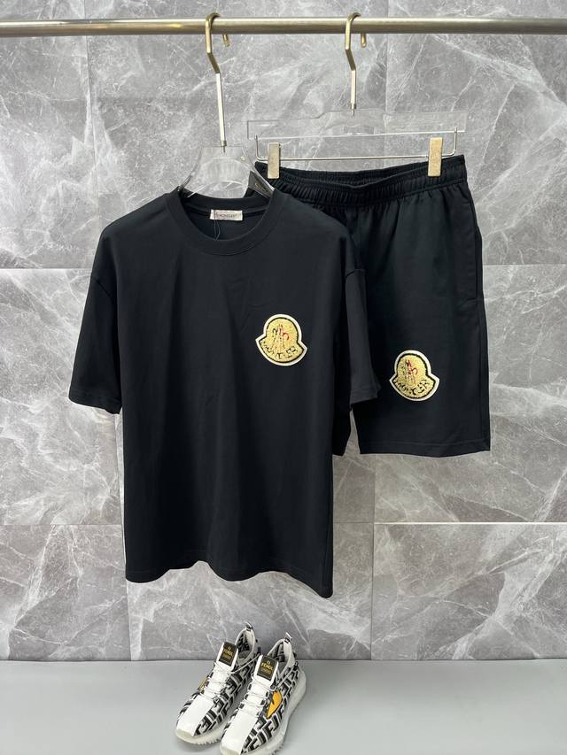 Moncler蒙口 2025Ss圆领短袖短裤套装 纯棉面料上身不会闷热，爽滑舒适的亲肤效果更加透气，面料自带肌理感 经典徽标工艺 独有的角度全新演绎 时尚百搭首