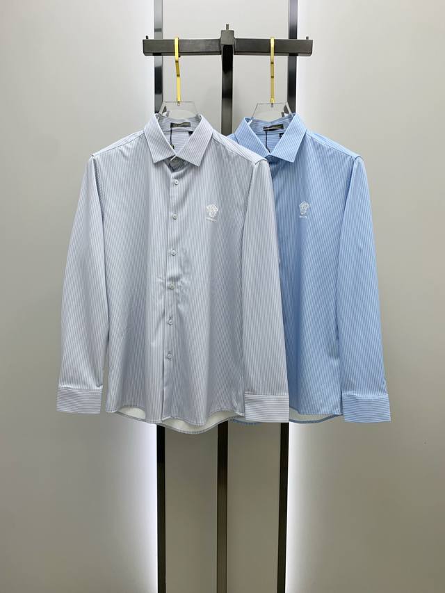Versace范思哲 2025Ss新款长袖衬衫 衬衣，精美刺绣Logo 高端版本，定制面料 透气舒适度高，精工制作，细节处理完美无可挑剔，品牌元素设计理念，体现