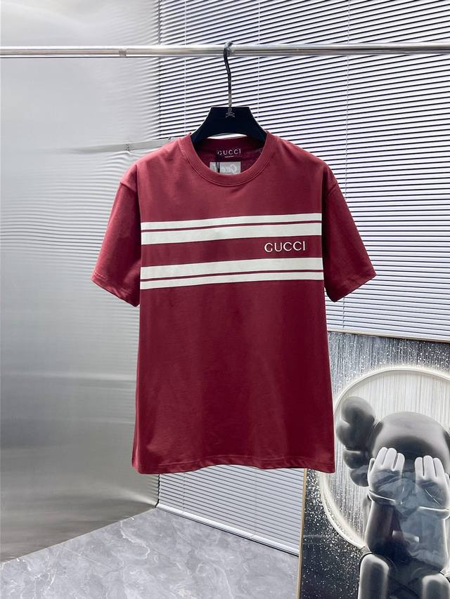 古奇 Gucci 2025新款 圆领 短袖 T恤 ，高端版本！专柜定制面料 透气舒适度高，细节无可挑剔，品牌元素设计理念，体现高品质。手感细腻柔软！呈现休闲裁剪