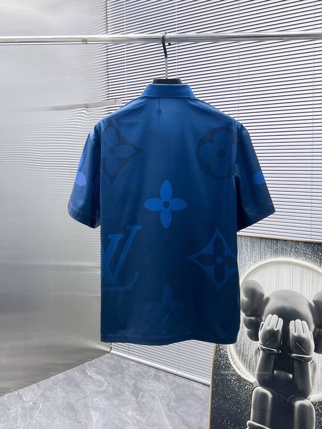 路易威登 Lv 2025Ss新款男士短袖袖 衬衫 衬衣，高端版本！专柜定制面料 透气舒适度高，细节无可挑剔，品牌元素设计理念，体现高品质。手感细腻柔软！呈现休闲