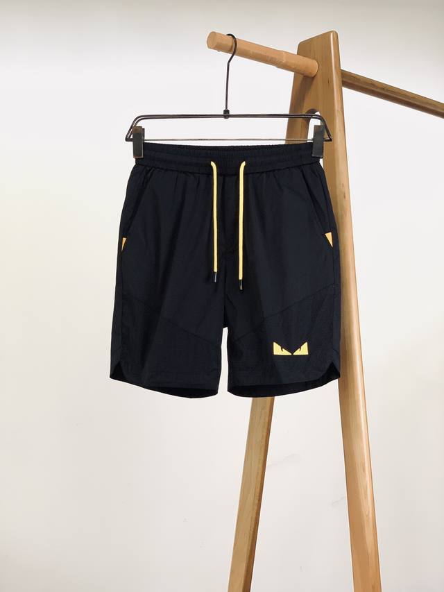 Fendi 芬迪 2025Ss春夏新品 小怪兽系列休闲短裤，渠道精品，宽松体常规设计裁剪,兼具个性时尚范儿,与生俱来的不平凡！客供顶级梭织面料，极为细腻的油润质