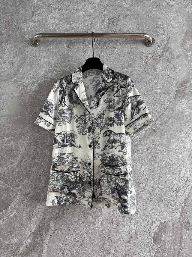 现货 款号52P 经典家居服套装丨不拆码、一套出售来自茹伊家居系列，Reverse印花图案，重新演绎经典森林动物标识，环保水印突显反色效果，采用100%桑蚕丝斜