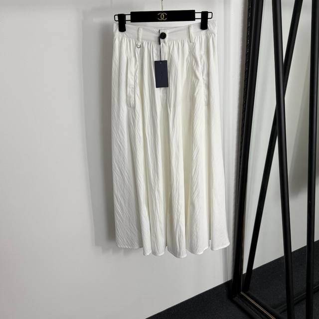款号20254671 Prad*新款 后背Logo三角标休闲半裙，白色，黑色，S-Xl， M码；腰围68，长83