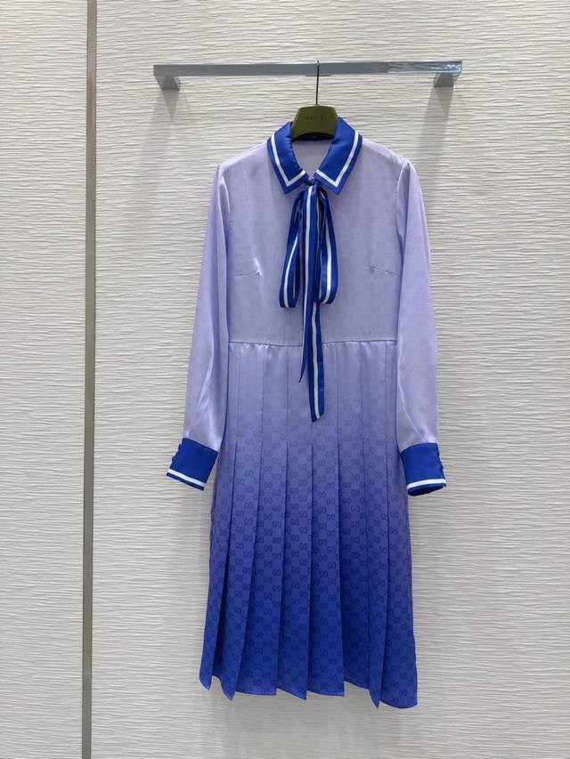 Gucc* 2025Fw新款 简约中流露出高奢 整件衣服做工更是非常精细！ 版型简单一目了然，美伦美幻 低调又要引人注目，必选这款 Sml Xl S后中长109
