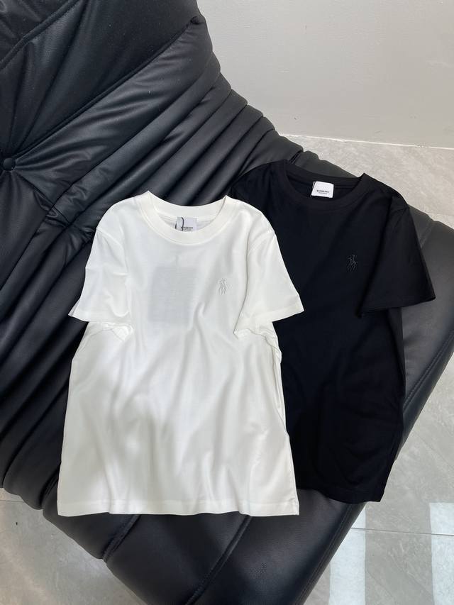 Burberr*25春夏新款战马刺绣纯色短袖T恤。进口丝光棉面料，经典版型百搭不挑人，上身非常漂亮！Sml Aa.