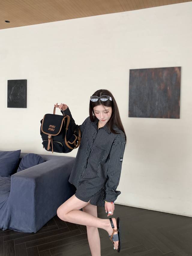 Alo套装！ Alo条纹衬衫套装 Alo进度来啦！还有蹲的？ 条纹系很经典的色系 但是由于Alo是运动品牌 订制高品质面料质感超赞！ 一整个质感和普遍衬衫是不一