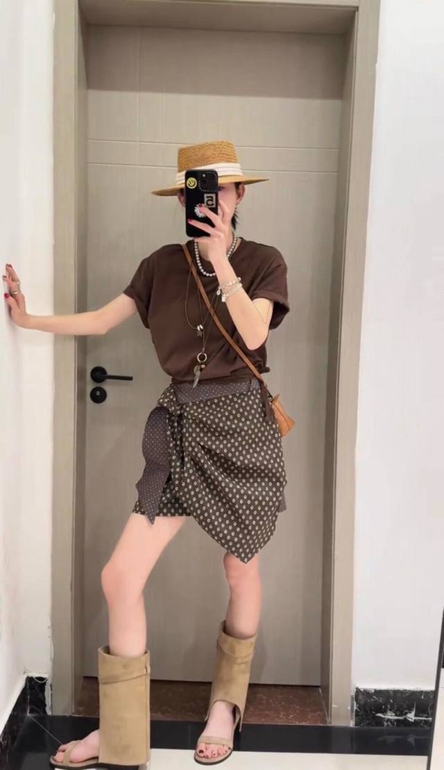 小众设计感复古不规则拼接连衣裙，设计感十足的假两件 拼接设计非常显瘦，轻松营造出干练又不失温柔的氛围 Smlxl