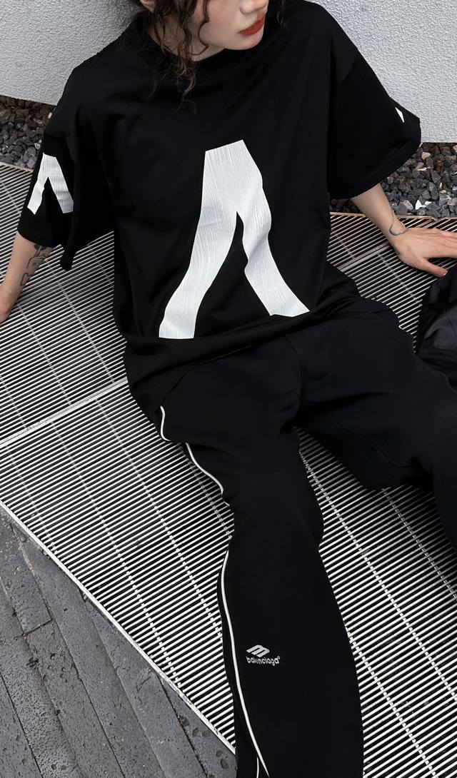 Balenciag*联名款大T 尺码:Sml 颜色:黑、白
