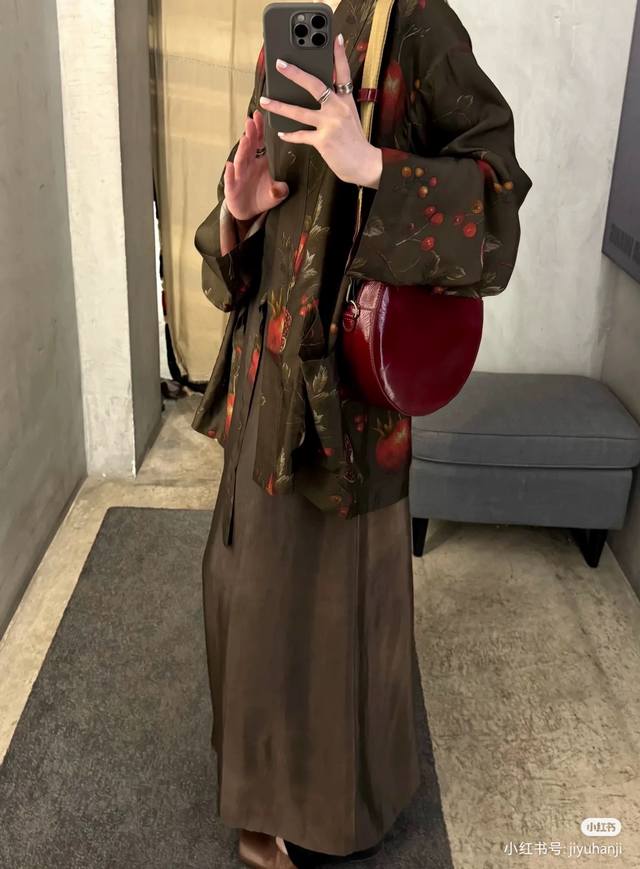 高品质！早秋新款慵懒松弛随性石榴花人丝印花植物脏染道袍，经典复古简约通勤！宽松不挑人，简约大方百搭款上衣Smlxl