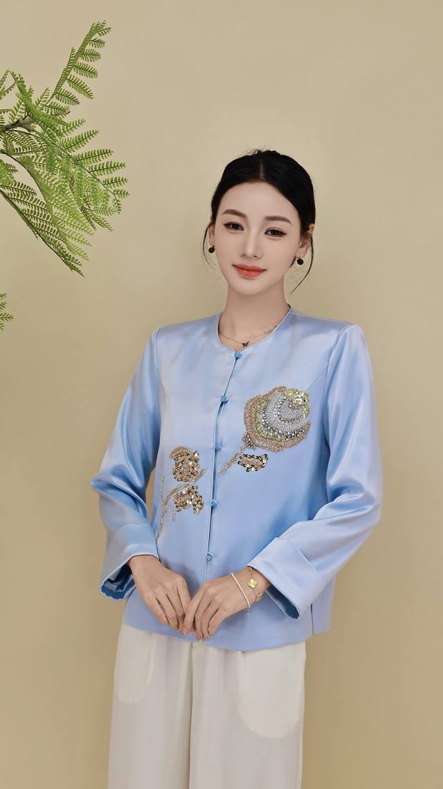 补单爆款 进口三醋酸特色面料 重工手工钉珠玫瑰花 轻奢高贵气质款，女神必备款 波光粼粼的色泽感，上身超级好看 S-Xl 蓝色，杏色，粉色，金色