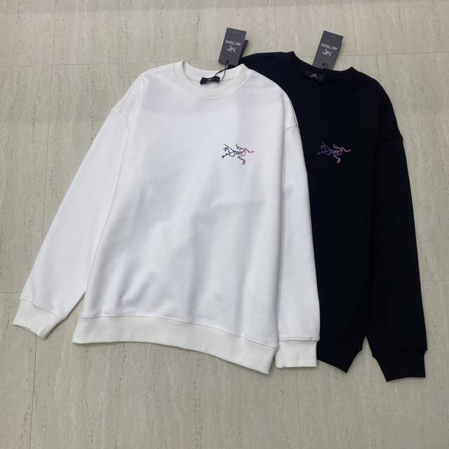 新品 实拍 Wa 新款字母印花圆领卫衣；采用棉面料质感柔软细腻；定制洗水麦辅料齐。版型合身上身效果舒适好看！ 碼数 S-M-L
