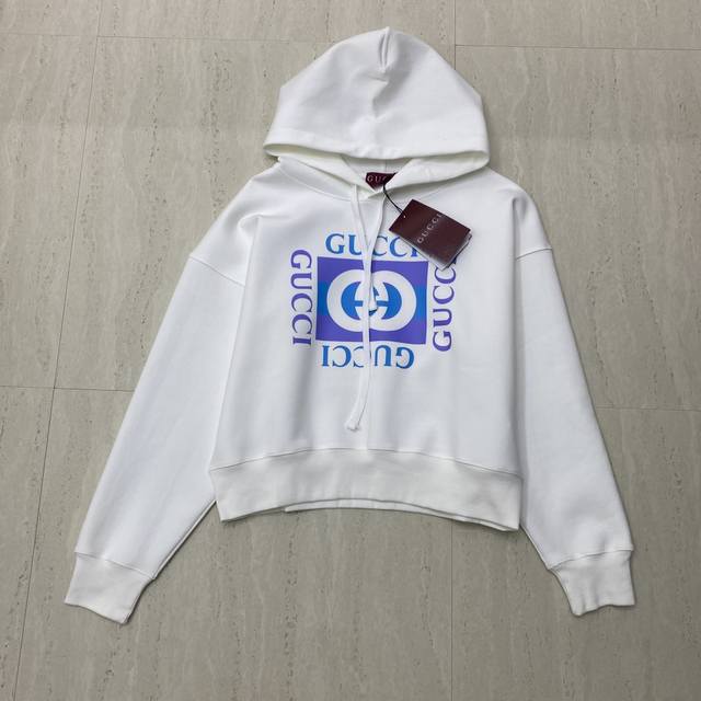 新品 实拍 Gu 新款字母印花连帽卫衣；采用棉面料质感柔软细腻；定制洗水麦辅料齐。版型宽松上身效果舒适好看！ 碼数 S-M-L