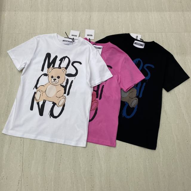 新品 实拍 Mos 新款圆领T恤；采用棉面料质感柔软细腻，定制洗水麦辅料齐。版型修身上身效果舒适好看！ 碼数 S-M-L