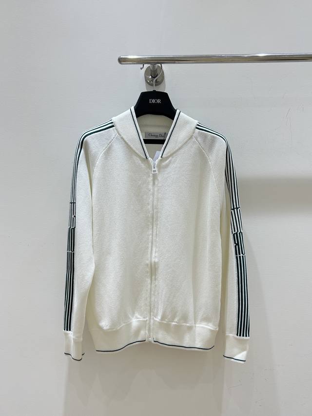 25早秋冬新款推荐：Dior迪奥绿色织带Logo，时尚休闲运动风女士拉链开衫，简约设计，彰显活力与品味。