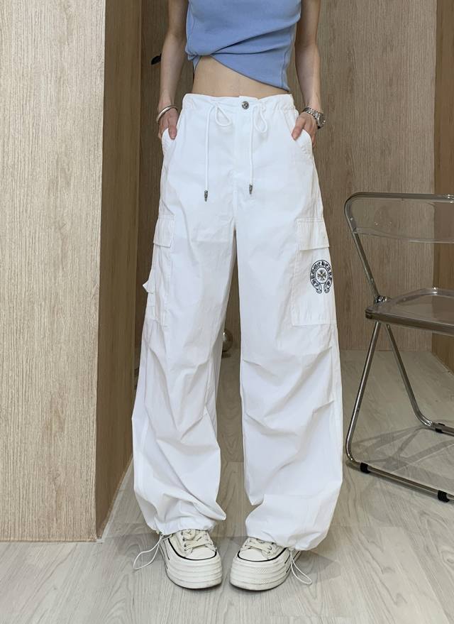 爆款现货 原单品质 克罗星｜25新款工装式休闲裤 颜色百搭高级 定制抽绳尽显高级随意感 视觉盛宴 四季必入的百搭单品 订制面料，质感巨好，慵懒范儿十足 女神必入