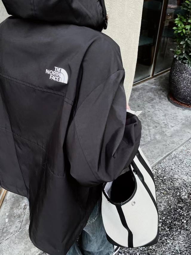 The North Fac* 北面 新款 拉链冲锋衣连帽外套 立领连帽设计 上身有型又时髦帅气 减龄洋气 男女同款都可以驾驭 可以当情侣款哦 Sml