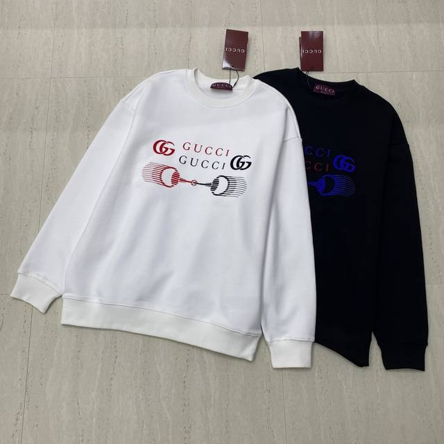 新品 实拍 Gu 新款印花圆领卫衣；采用棉面料质感柔软细腻；定制洗水麦辅料齐。版型宽松上身效果舒适好看！ 碼数 S-M-L