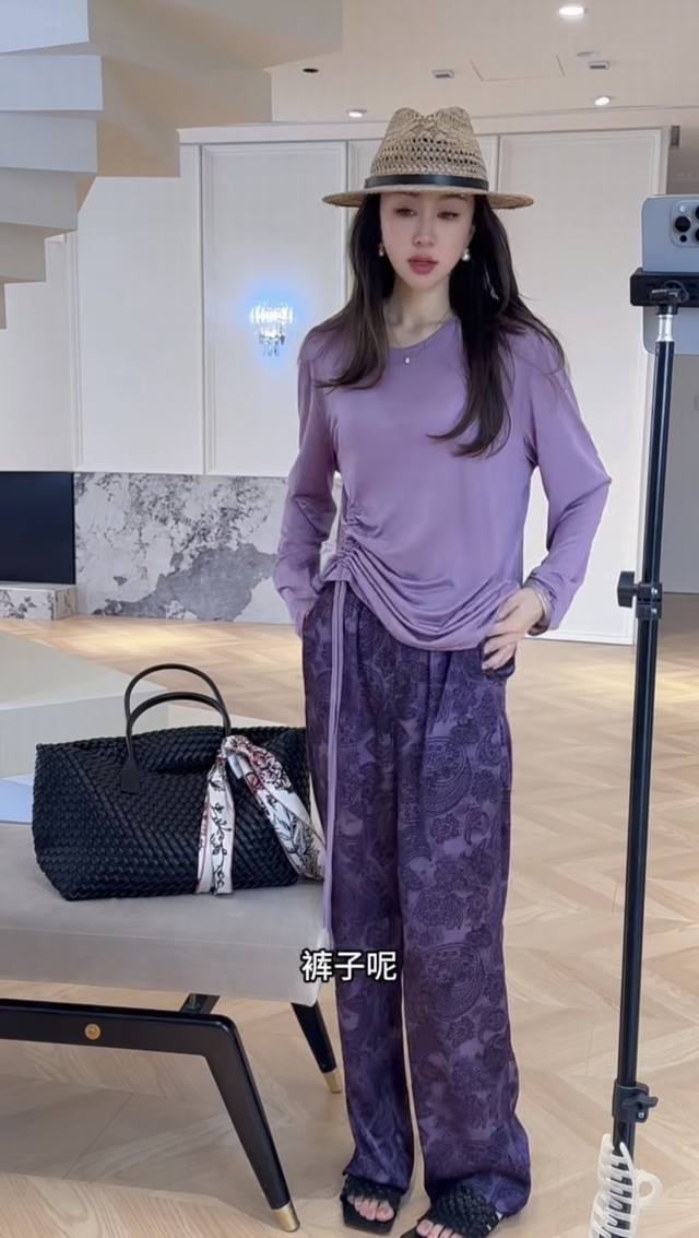 薰衣紫棉上衣+人丝提花阔腿裤 上衣抽绳显瘦，裤子飘逸亲肤，一套慵懒优雅舒适，尽显高级质感 Smlxl