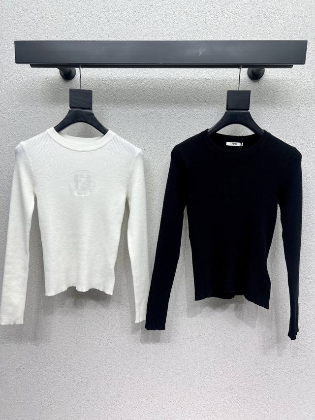 Fd家针织羊毛上衣 质感细腻软糯 经典减龄单品！立体Logo字母设计时髦又帅气！版型不挑人上身巨显瘦！白富美必收的完美单品。质感超赞完美做工品质 高品质 两色
