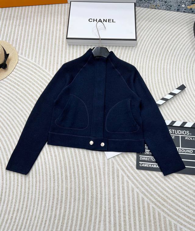 Dior 经典老花Logo羊绒夹克外套 双面可穿处处彰显价值面料足够让人惊叹帅气双面穿毛衣甄选百分之百春羊毛面料 双面德国进口机提花工艺 多高级一眼就能看出了！