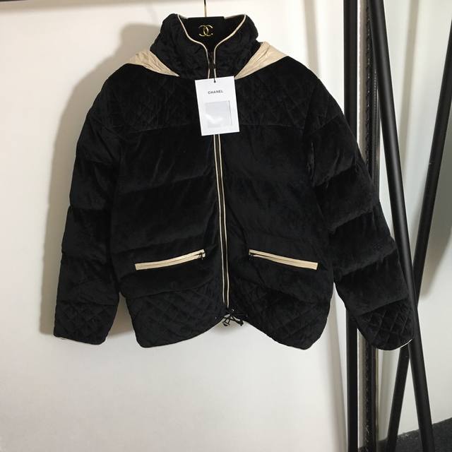 款号 7623 Chane*新款拉链口袋长袖连帽丝绒棉服外套，黑色 ＳＭＬ M码；肩宽44，胸围116，袖长60，衣长65