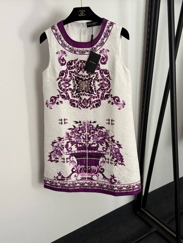 款号20255131 Dg*新款 重工钉钻复古花纹提花背心连衣裙，白色，S-Xxl S码；胸围86，长86；重量：0.305Kg