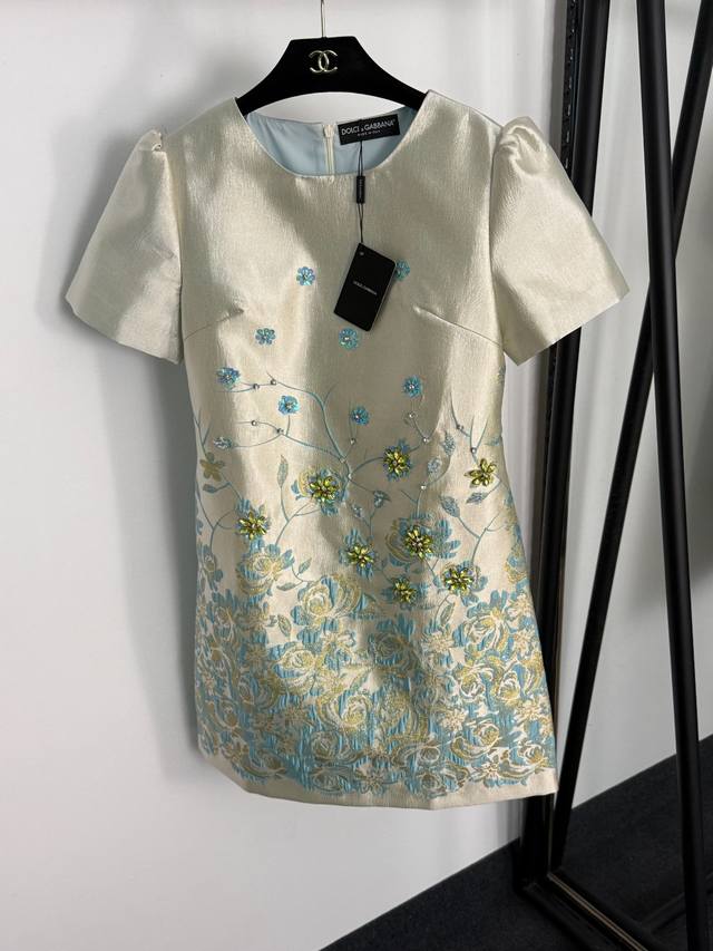 款号20255128 Dg*新款 重工镶钻钉珠亮片花朵 亮丝提花收腰短袖连衣裙，杏色，S-Xxl， S码；肩宽36，胸围90，袖长21，长86；重量：0.315