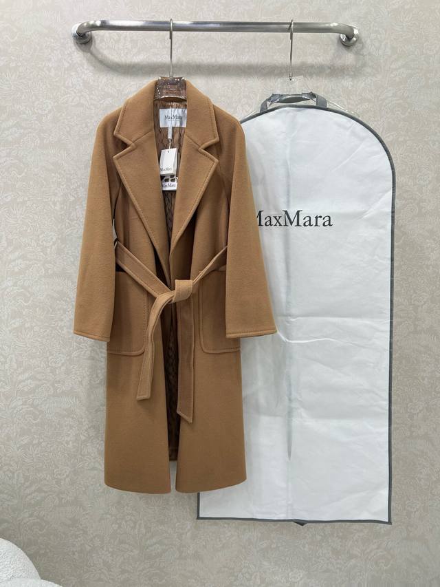 Maxmara~ Labbro提花内衬款 宽松浴袍开襟当原版开模定制纯手工缝制 加上独特的剪裁 注定这款的不简单一件优秀的上身后根本看不到里面的其他 这件就足以