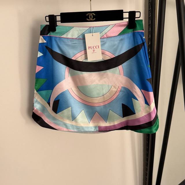 款 号20255113 Pucc*新款 定位印花高腰显瘦短半裙，拼色，S-Xl， M码；腰围74，长39；重量：0.355Kg .