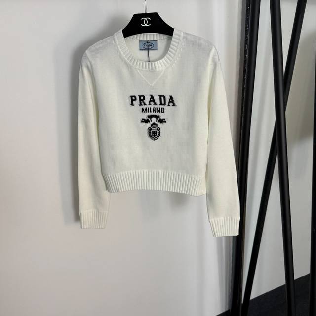 款号20255099 Prad*新款 胸前Logo提花字母套头长袖针织衫，白色，灰色，黑色，红色，卡其色，Sml， S码：肩宽36，胸围90，袖长55，长45；