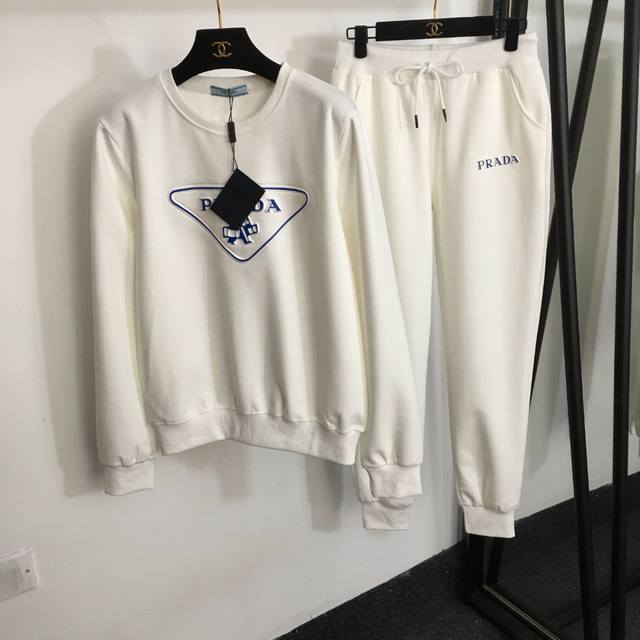 款号 9741 Prad*新款运动套装，三角字母立体Logo空气提花套头长袖卫衣+抽绳松紧腰束脚休闲长裤，白色，卡其色，黑色，S-Xxl， L码；肩宽41，胸围