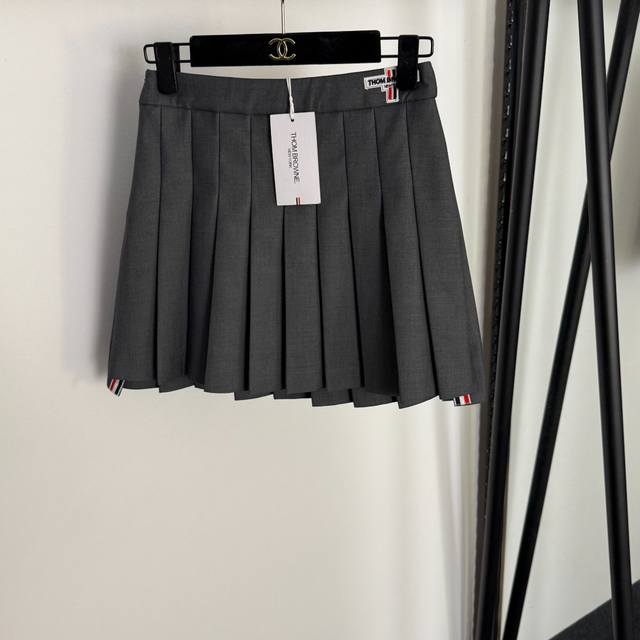 款号20255034 Thom Brown*Tb新款 腰间Logo刺绣字母百褶短半裙，安全裤里衬，灰色，黑色，藏蓝色，S-Xl， S码：腰围66，长39；重量：