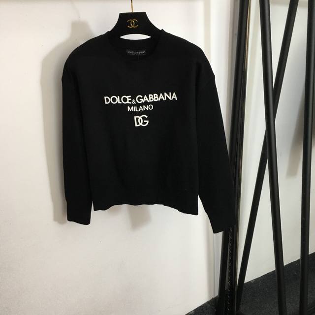 款号 9690 Dg*新款 立体字母胶印长袖套头针织衫，黑色，白色， 均码；肩宽52，胸围102，袖长46，衣长50