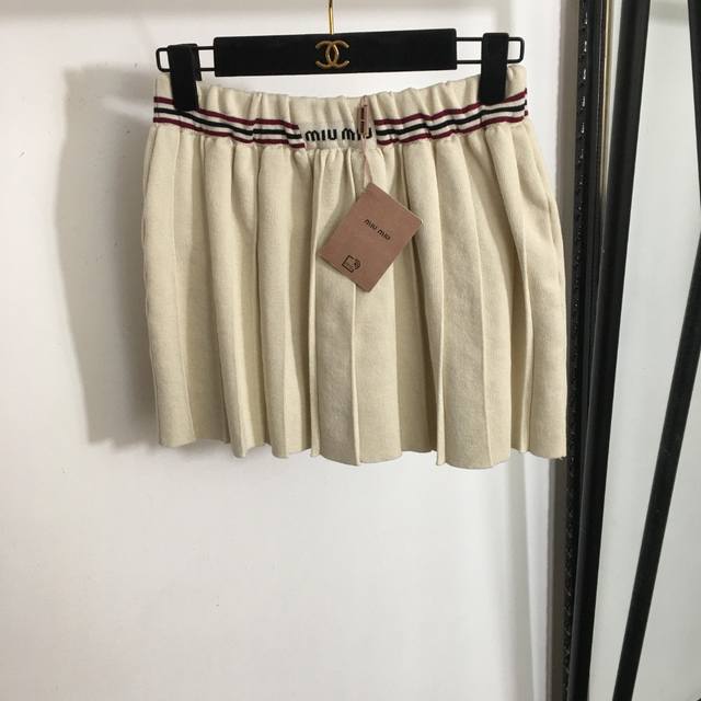款号 0811 Miumi*新款 减龄百搭百褶针织短半裙，杏色， 均码；腰围62弹力，长35