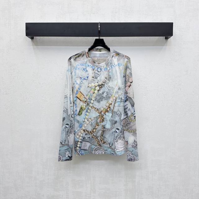 Acne Studio*2025新品上架 圆领印花打底衫 定制Yb进口网纱材质 清透舒适 弹力十足 通体微透水蓝色打底 配合老钱感珠链标志性字母印花装饰 彰显品