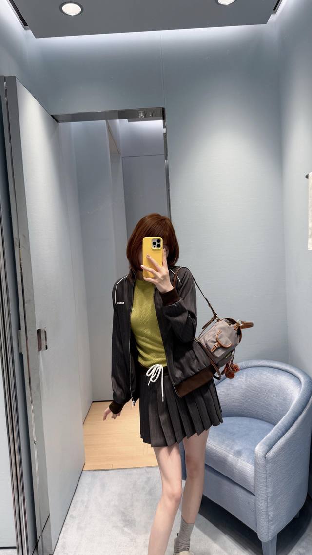 Miumi* 25Fw早秋新款 知性分子学院风落肩夹克外套丨独家Yb开发！高版出品！撞色罗纹领拼接设计甜酷兼备减龄穿搭。高级灰条纹帅气又时髦宽松版型不挑人上身巨