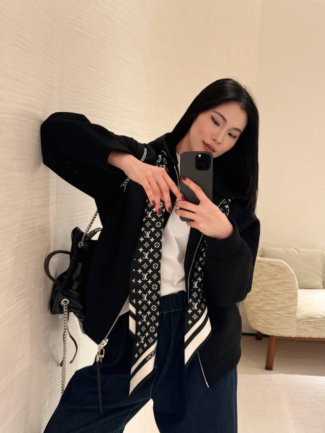 半裙 外套 Louis Vuitto* 25Fw早秋新款 Monogram丝巾拉链款连帽外套丝巾半裙套装丨独家Yb开发！高版出品！本款连帽外套邂逅当季秀场的标志