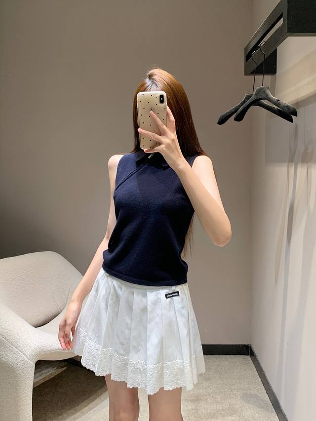 Miumi* 25Fw早秋新款 时髦尖子生减龄针织Polo背心丨独家Yb开发！高版出品！超级叠搭神器！不规则侧拉链设计，定制山羊绒纱线！气质少女风减龄甜美气息，