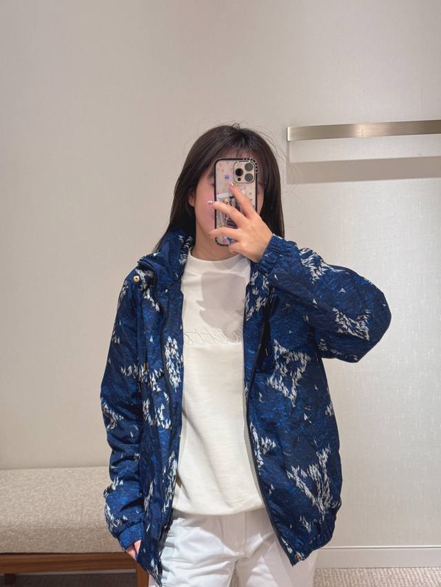 Louis Vuitto* 25Fw早秋新款 帆船印花连帽夹克外套丨独家高版出品！Lvregatta 图案描摹繁华港口 与当季航游主题巧妙呼应、橡胶贴饰点缀胸前