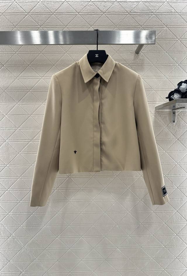 Dio* 2025新品上架 翻领西装腰带短裤套装 定制Yb进口西服材质 质感光泽 高级舒适 特殊工艺免熨烫不易皱 翻领隐藏纽扣开襟垫肩西装腰带短裤套装 裁剪修身