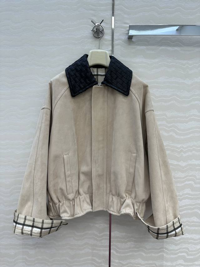 独家首发高端原单品质，Bv长期主义。巴恩风时髦穿搭！25S早秋新品夹克外套！独家定制麂皮绒面工艺100%进口麂皮绒小羊皮质感超赞！领子撞色定制进口100%小羊皮