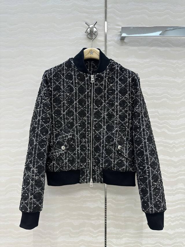 爆单推荐 原单品质！Miss D 25早秋新品戴妃藤格纹棒球夹克外套，白富美必入单品，开发定制立体编织粗花呢面料立体挺阔！减龄气质经典A字版型上身显瘦又高挑！百