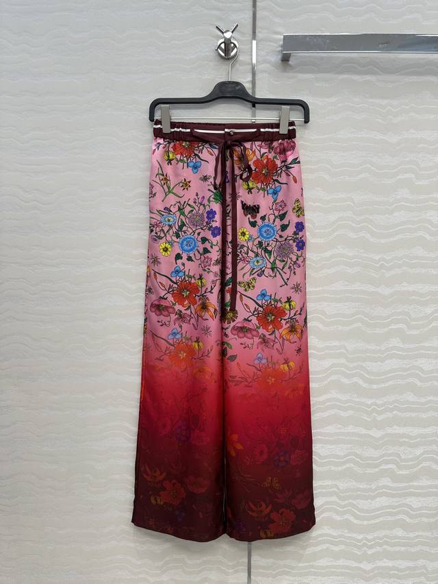 独家首发 原单品质Gg浪漫度假印花真丝直筒裤！全定位对花工艺，100%真丝斜纹绸质感超赞！系带松紧腰直筒裤型上身巨显瘦！渐变色印花设计优雅时髦又高级的调调！白富