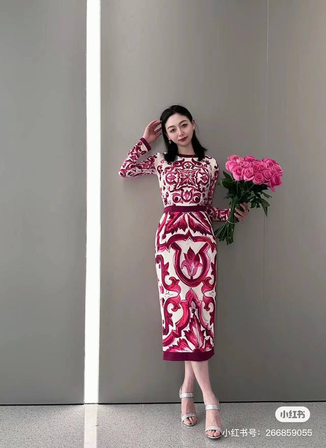 杜嘉班纳 红花瓷系列 16姆米弹力缎真丝收腰连衣裙 现货Smlxlxxl