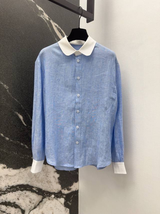 Lp30Ss 早秋新品高阶老钱风蓝白拼色衬衫 100%亚麻融入混色纱线 以席纹工艺交织出富有层次感的细腻色调 利落直筒廓形自然垂坠至臀部 圆弧翻领和传统袖口设计