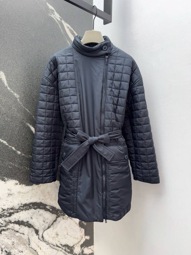 Her 25Ss 早秋新品高领侧拉链中长款棉服外套 胸前经典Logo微标低调奢华 袖口与下摆罗纹 简约风休闲超好看穿上就是时髦精 单排扣版型轻松拿捏随性松弛感