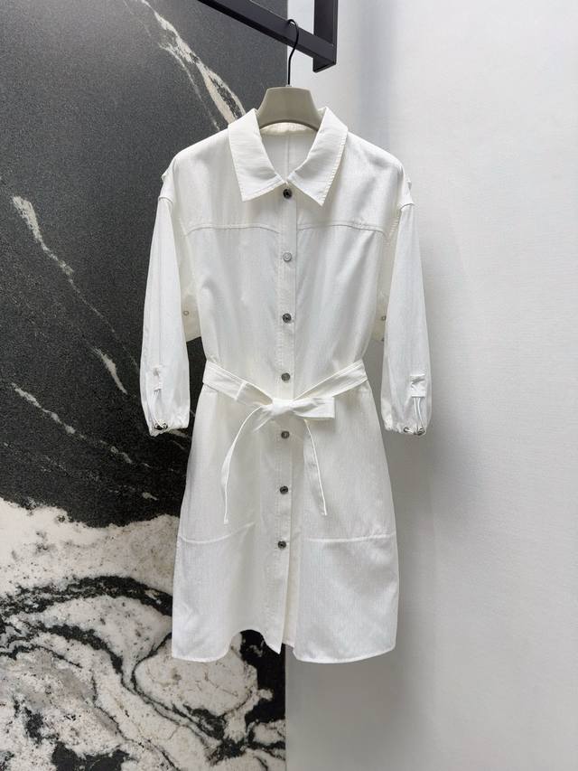 Her 25Ss 春夏新品H暗纹提花衬衫领系带连衣裙 抽束灯笼袖设计后背定位压褶处理 简约大气不失精致感 随性系上腰带上身超显瘦 进口提花棉府绸面料 人人都可以